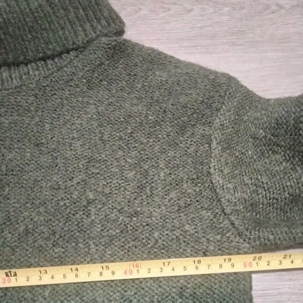 Banana Republic Forest Green Turtle Neck Sweater
